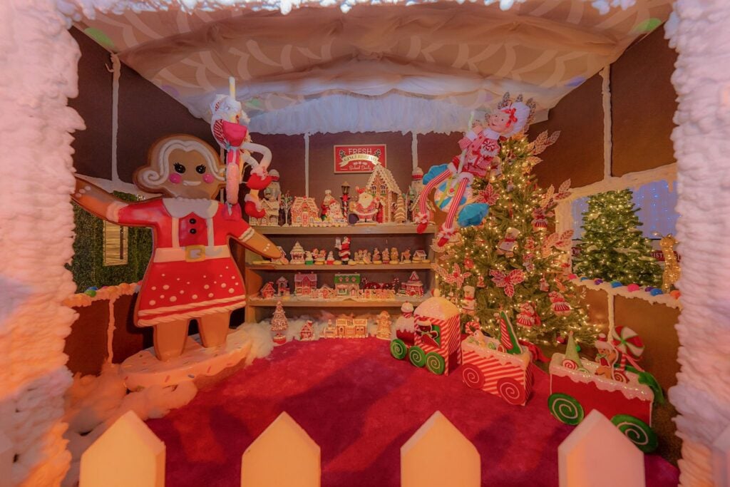 Gingerbread bakery photo set at ChristmasLand